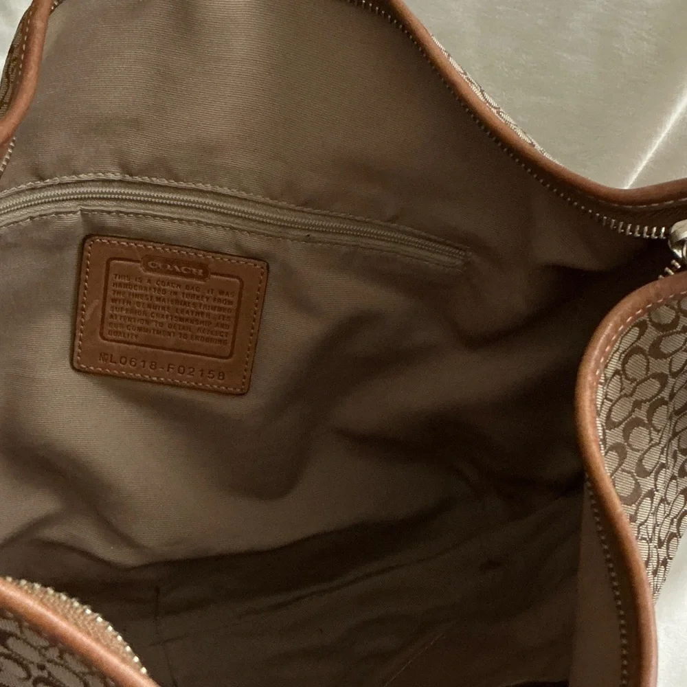 Coach Vintage 2006 Signature Tan & Brown Hobo Shoulder Bag (EUC) 🤩